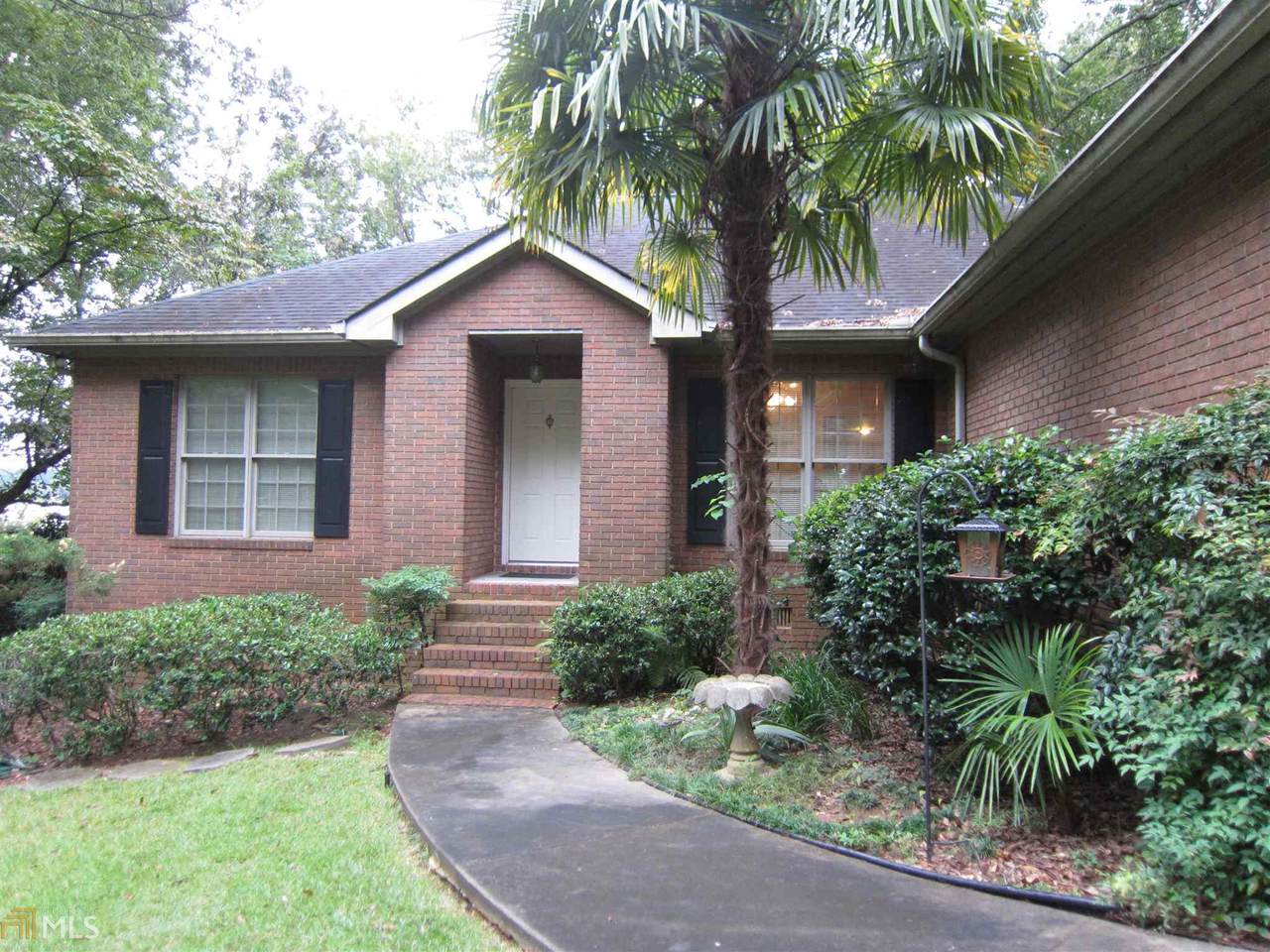 1040 Dogwood Ln - Photo 1