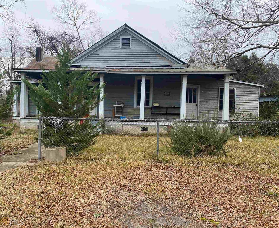 858 Baduly St - Photo 1