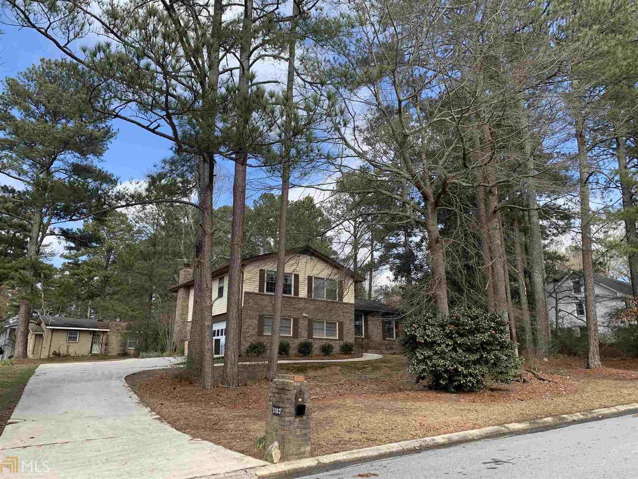 1103 Genny Ln - Photo 1