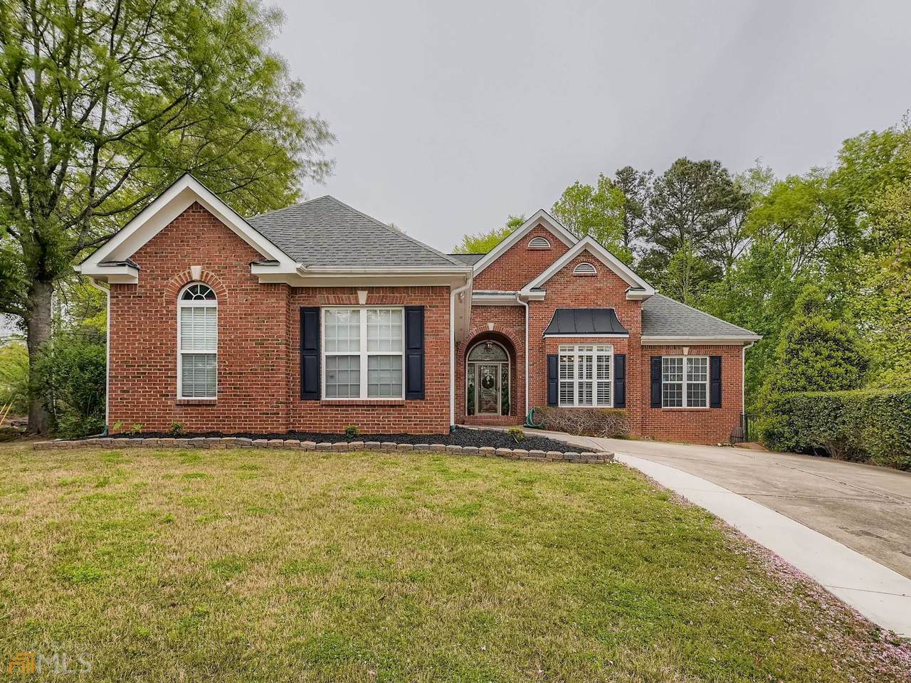 5770 Wembley Drive - Photo 1