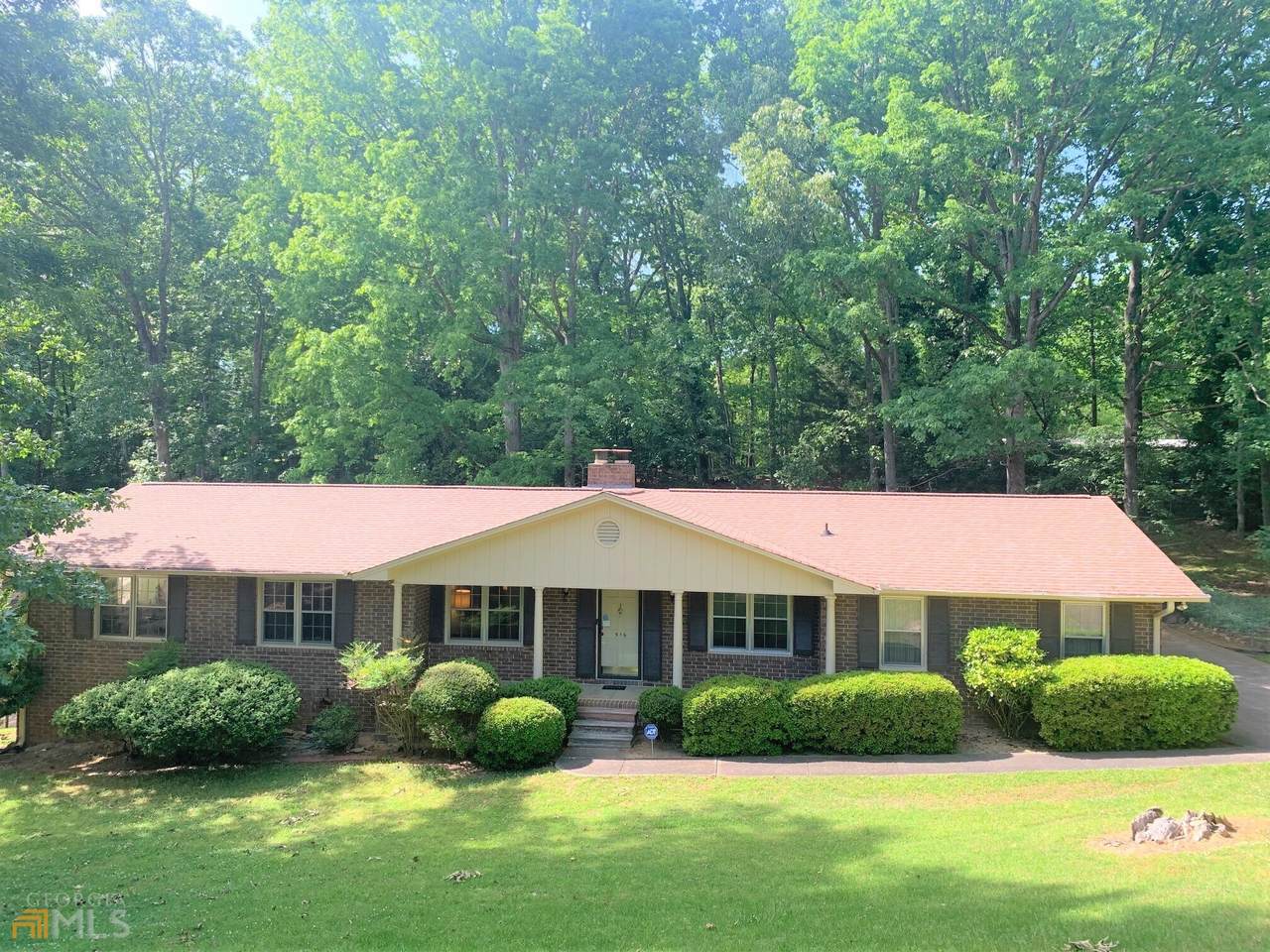 516 Woodland Drive - Photo 1