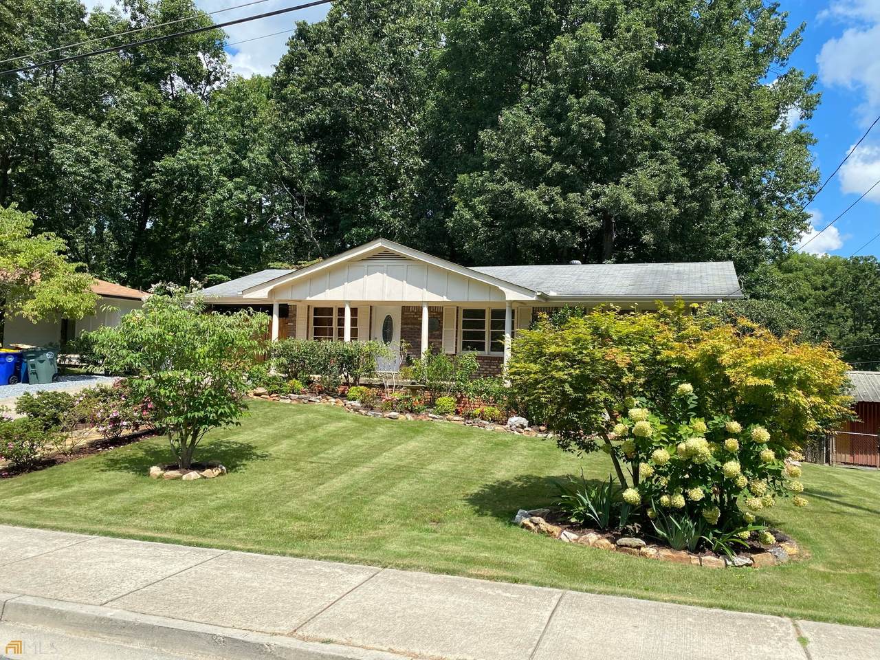 2490 Lakewood Drive - Photo 1