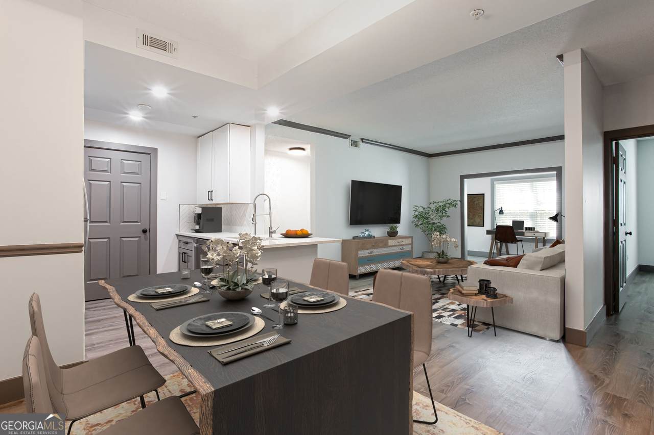 1074 Peachtree Walk - Photo 1