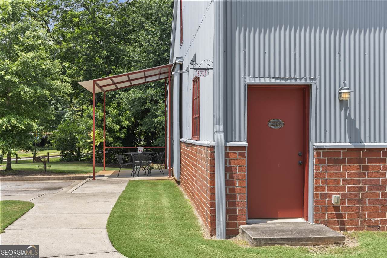 370 Park Street - Photo 1