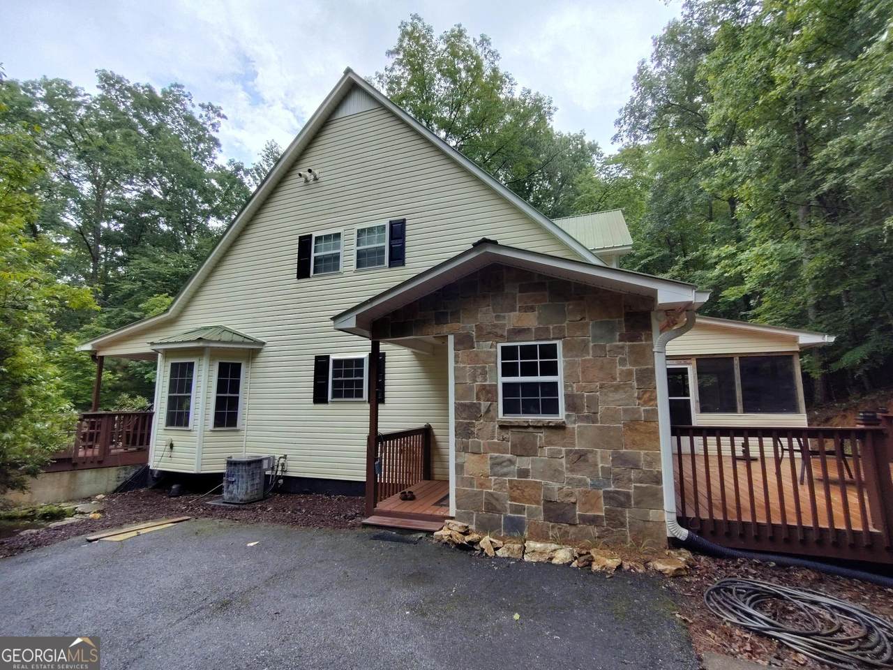 661 Navaho Way - Photo 1