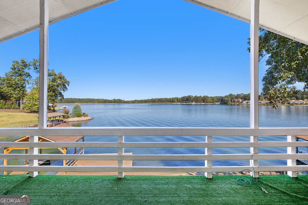 1126 Lakeshore Court - Photo 1