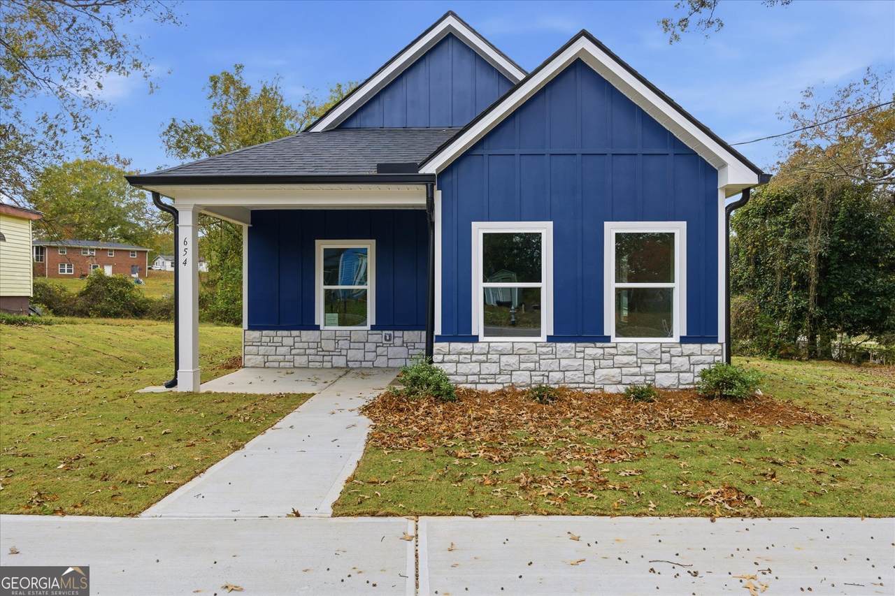 654 King Street - Photo 1