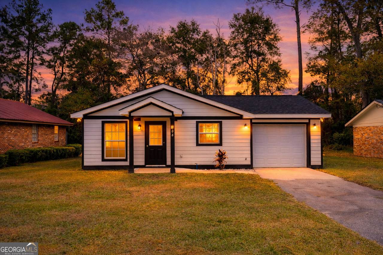 108 Crimson Circle - Photo 1