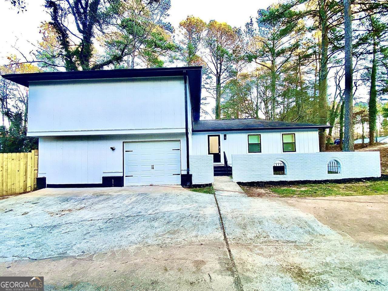 5390 Rockbridge Road - Photo 1