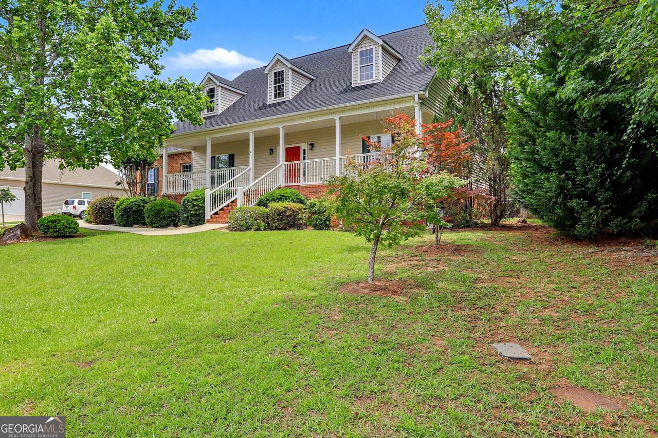 145 Emily Circle - Photo 1