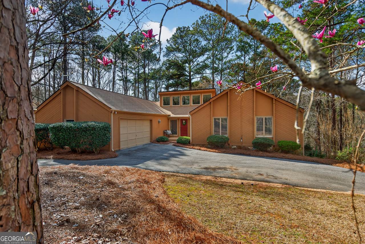 2005 Foxcroft Drive - Photo 1