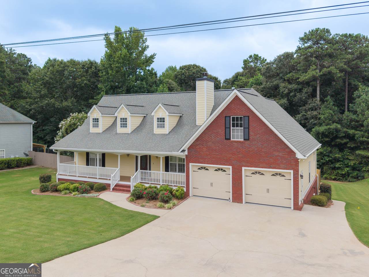 5485 Twin Oak Drive - Photo 1