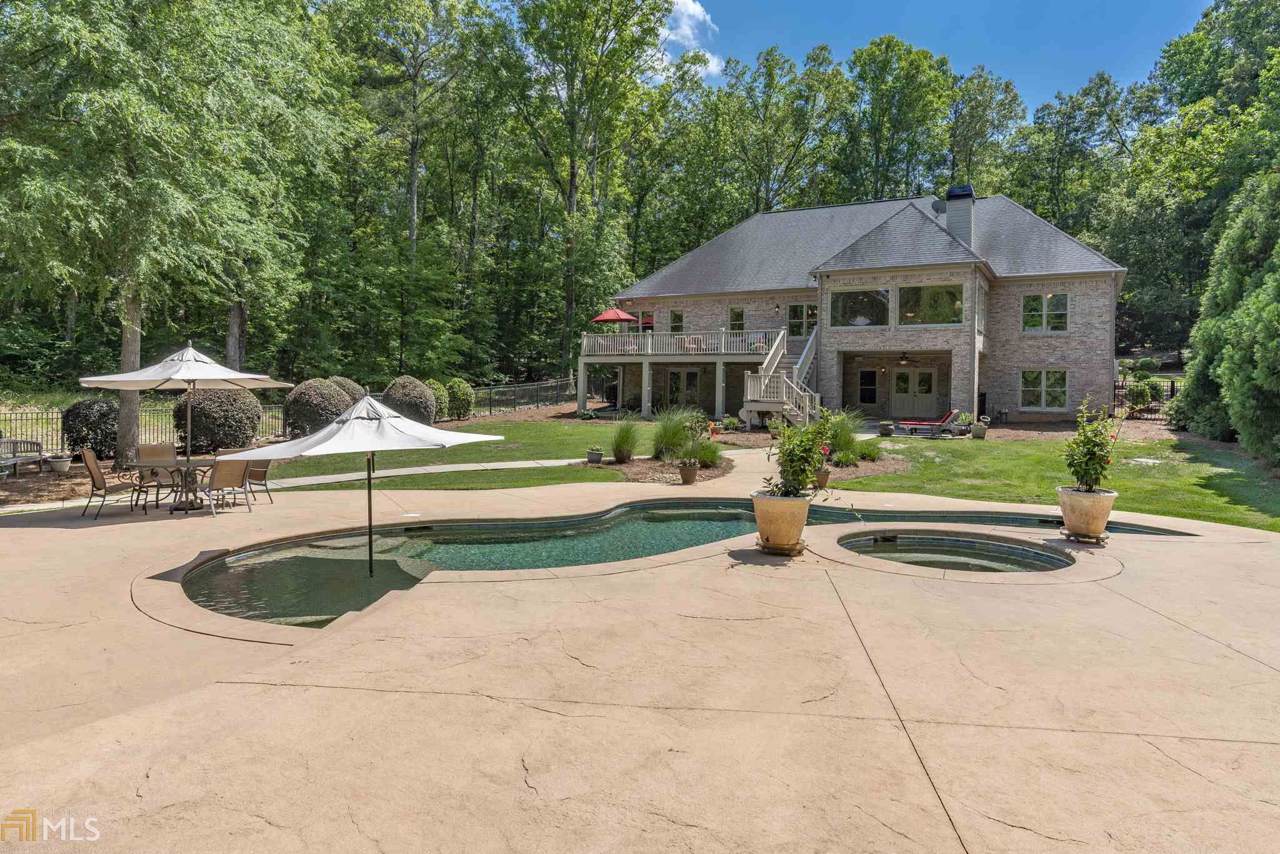 1050 Eagle Bluff Ct - Photo 1