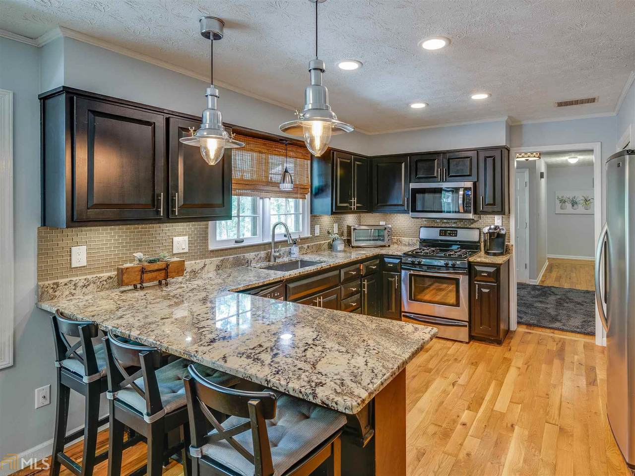 145 Canterbury Ln - Photo 1