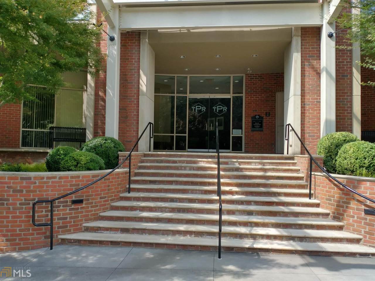 2626 Peachtree Rd - Photo 1