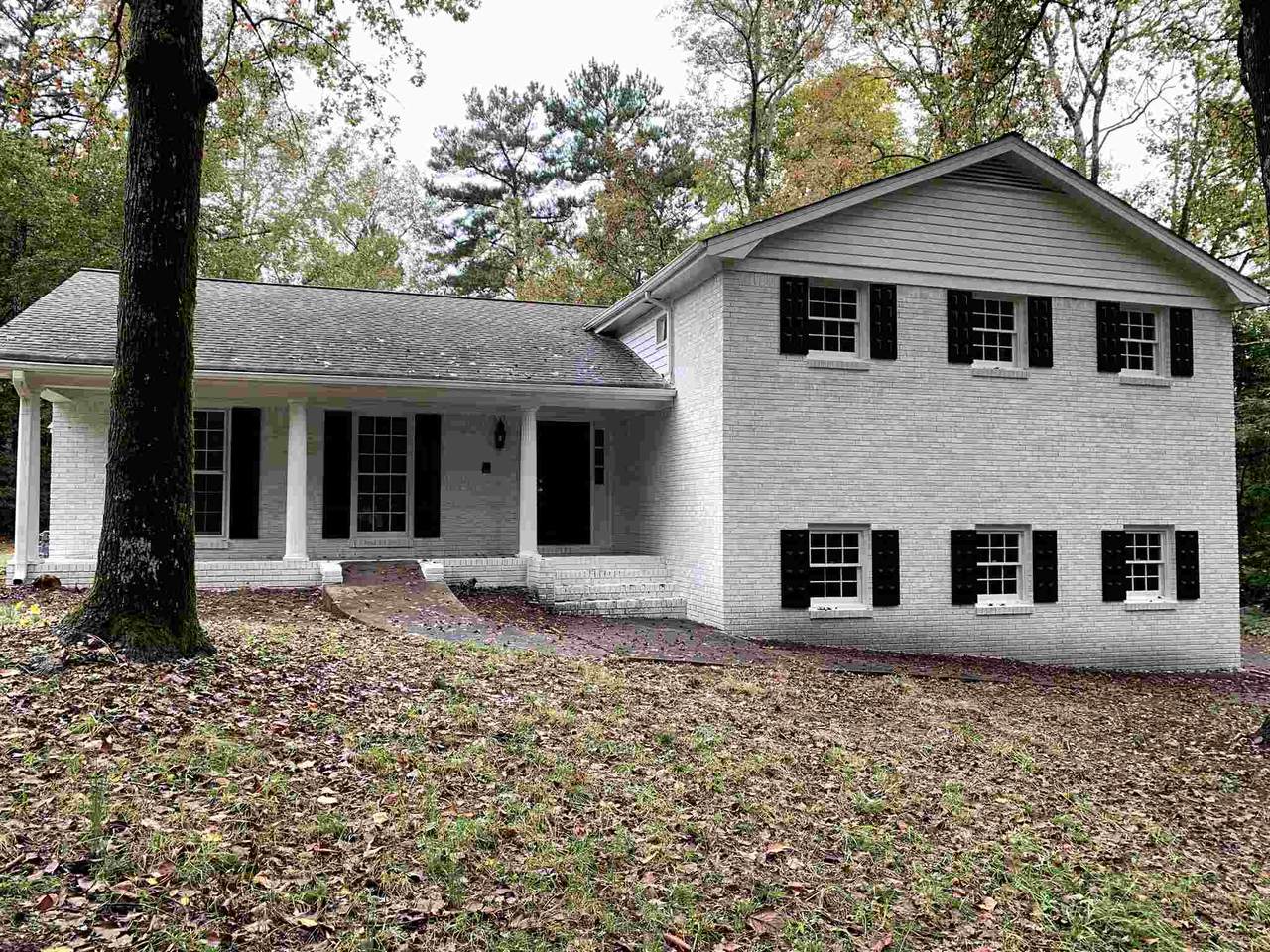 2219 Scenic Dr - Photo 1
