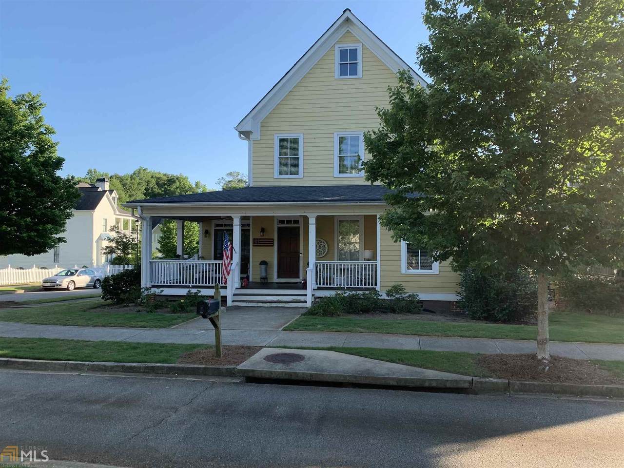 577 Sycamore St - Photo 1