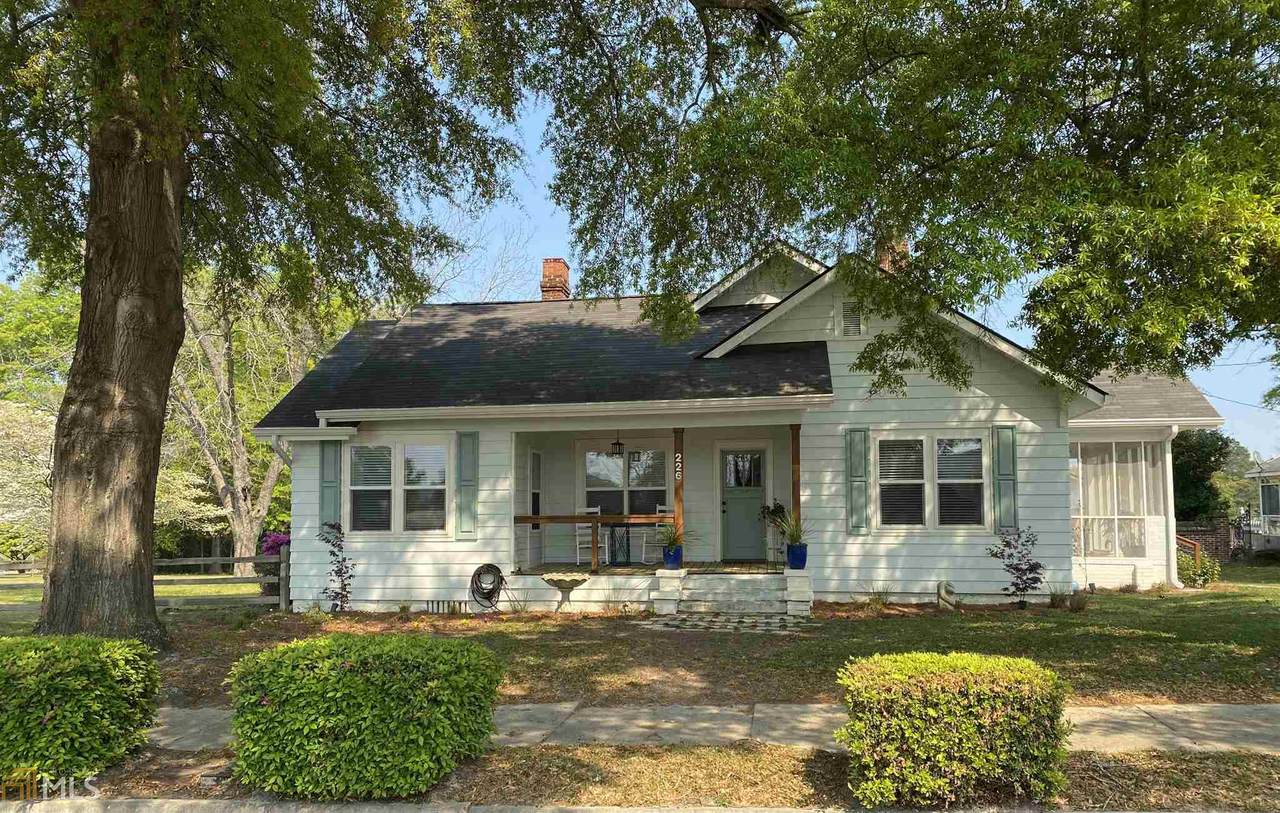 226 Main St - Photo 1