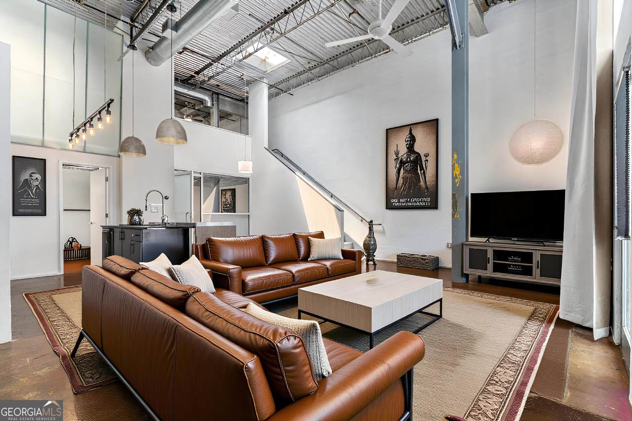 195 Arizona Avenue - Photo 1