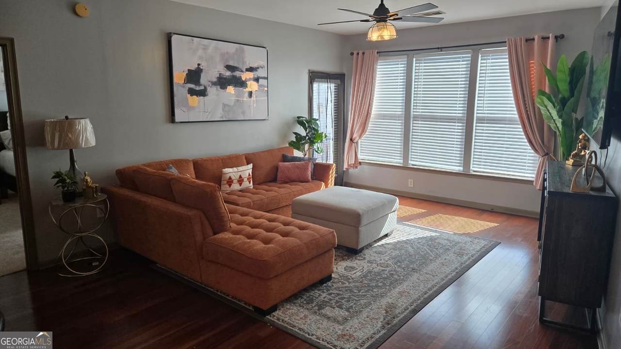 898 Oak Street - Photo 1