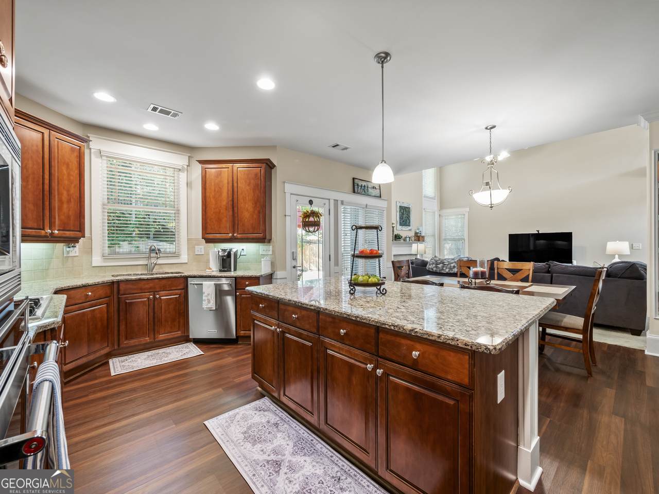 453 Hunter Street - Photo 1