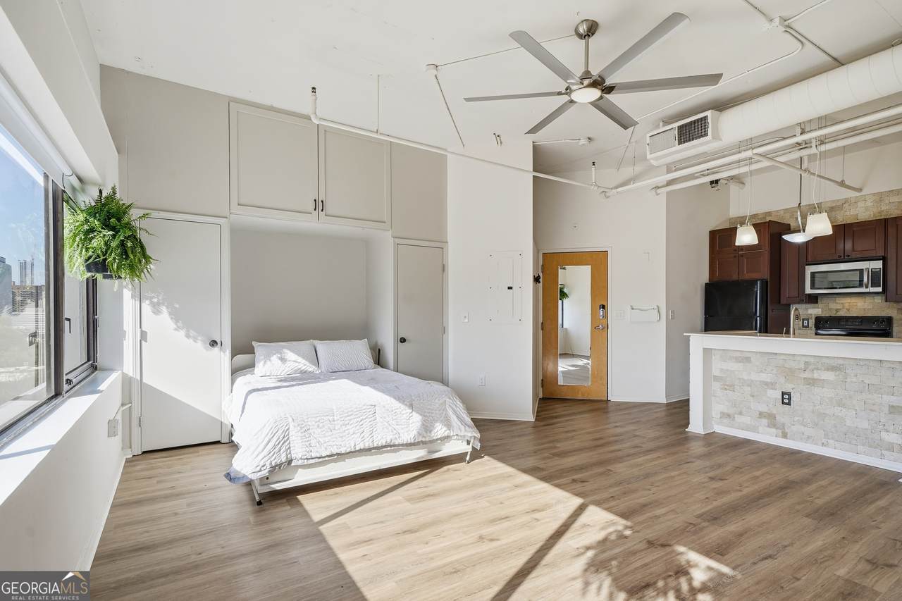 120 Ralph Mcgill Boulevard - Photo 1