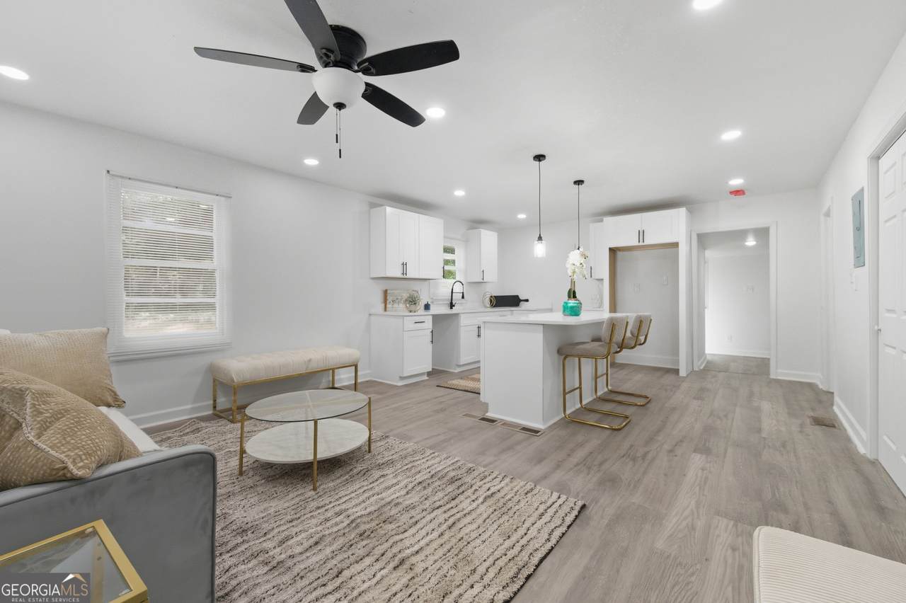 3192 Oakcliff Road - Photo 1