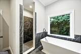 171 Pio Nono Avenue - Photo 20