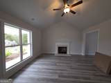 102 Armstrong - Photo 2