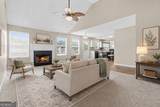 2922 Knoll View Place - Photo 11
