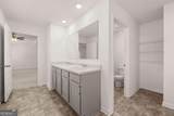 1612 Oakbrook Pond Place - Photo 19
