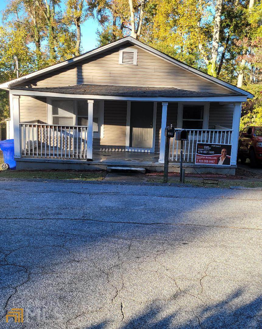 951 Hewlett Street - Photo 1
