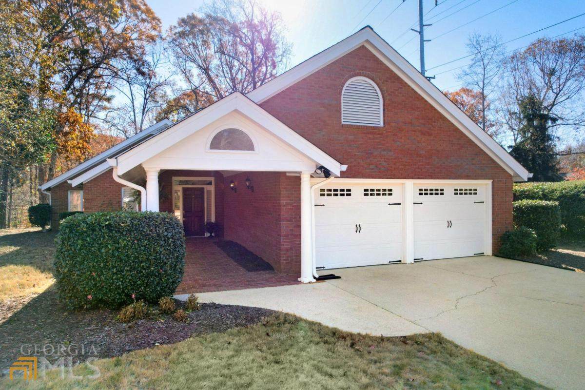 1591 Woodland Way - Photo 1