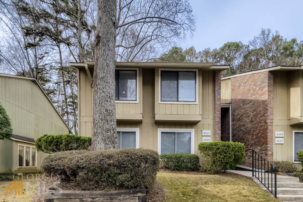 2211 Surrey Court - Photo 1