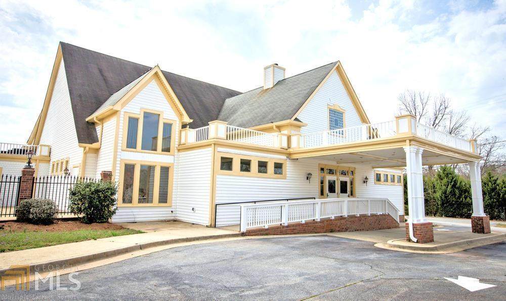 401 Maple Street - Photo 1