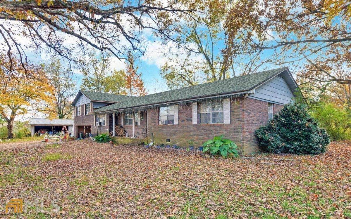 4922 Gillsville Highway - Photo 1