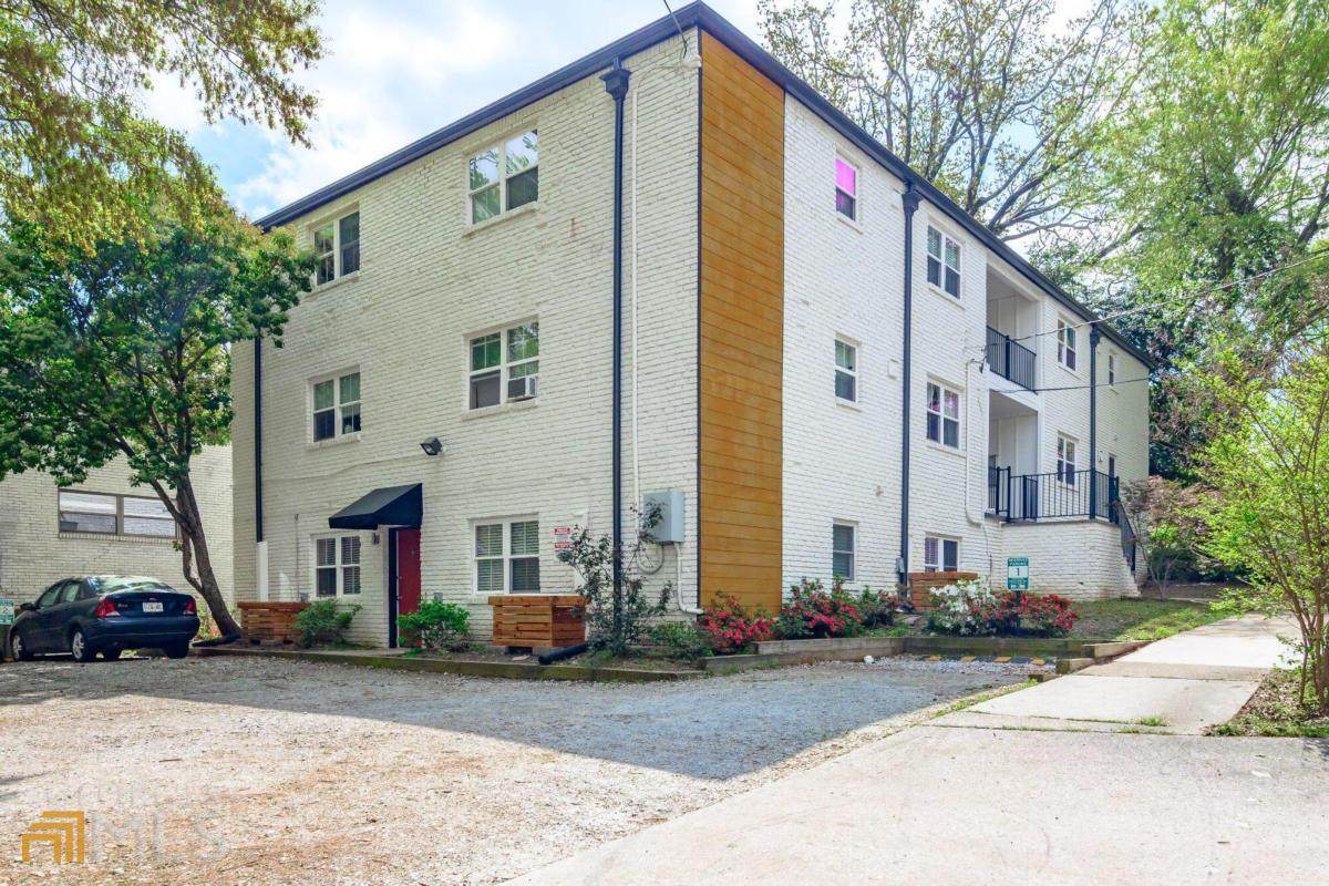 880 Saint Charles Avenue - Photo 1