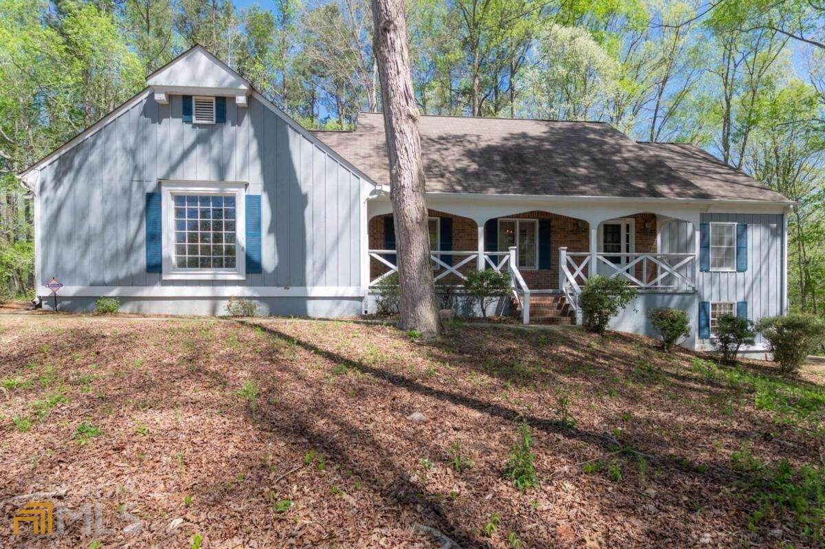 3740 Summit Drive - Photo 1