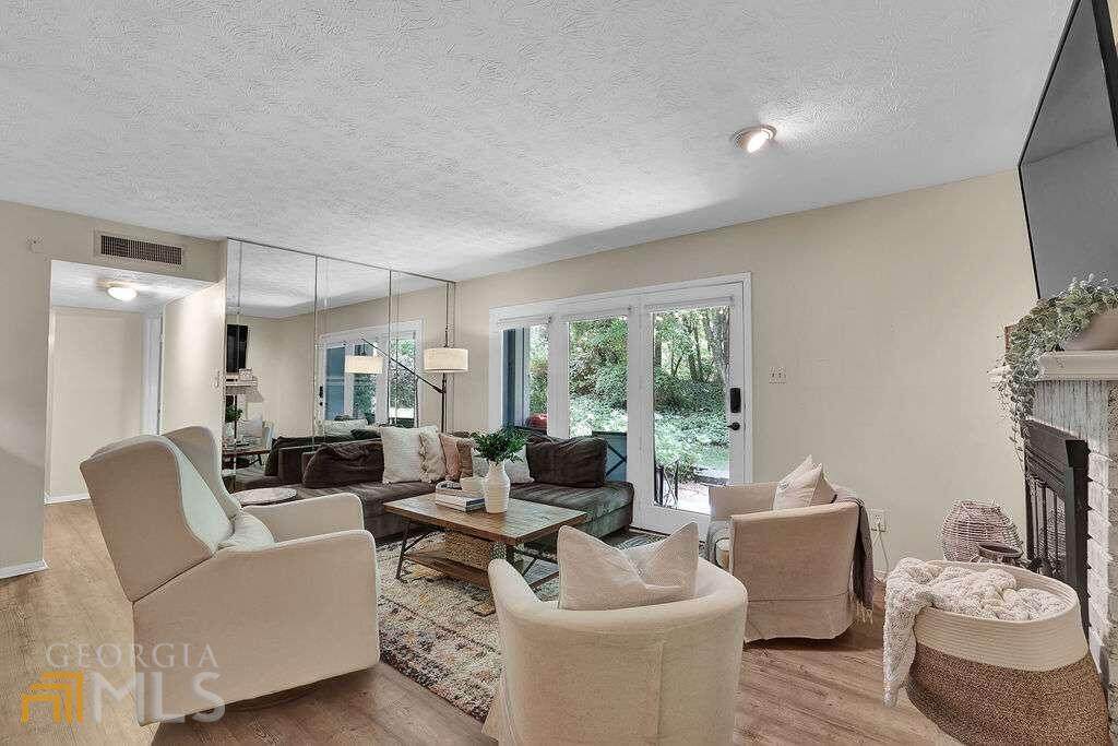 208 Tuxworth Circle - Photo 1