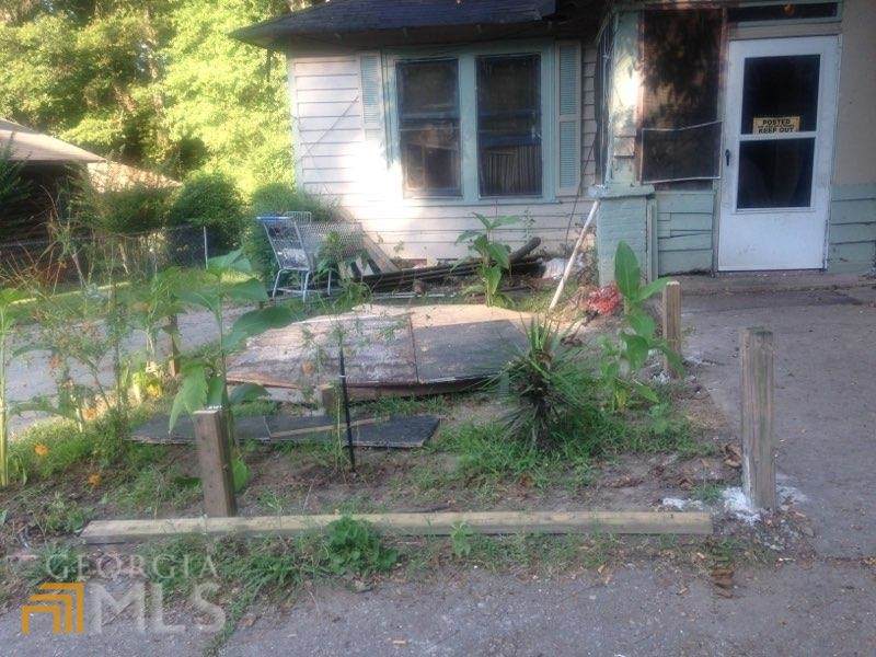 572 Simmons - Photo 1