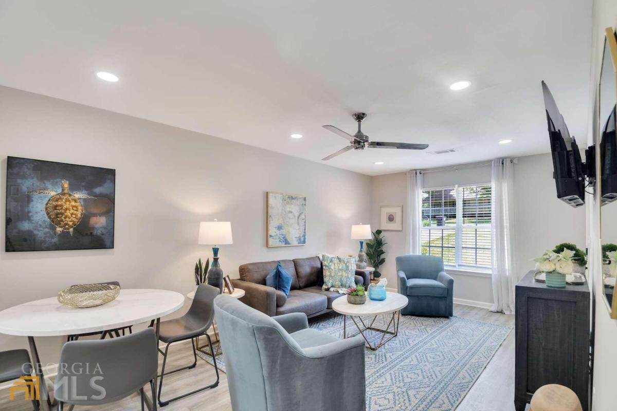 1738 Spring Road - Photo 1