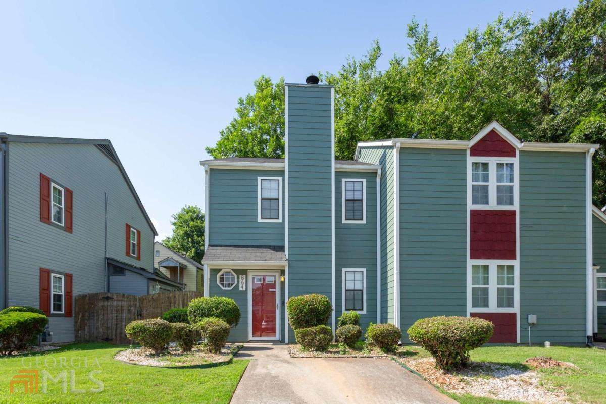 864 Victoria Place - Photo 1