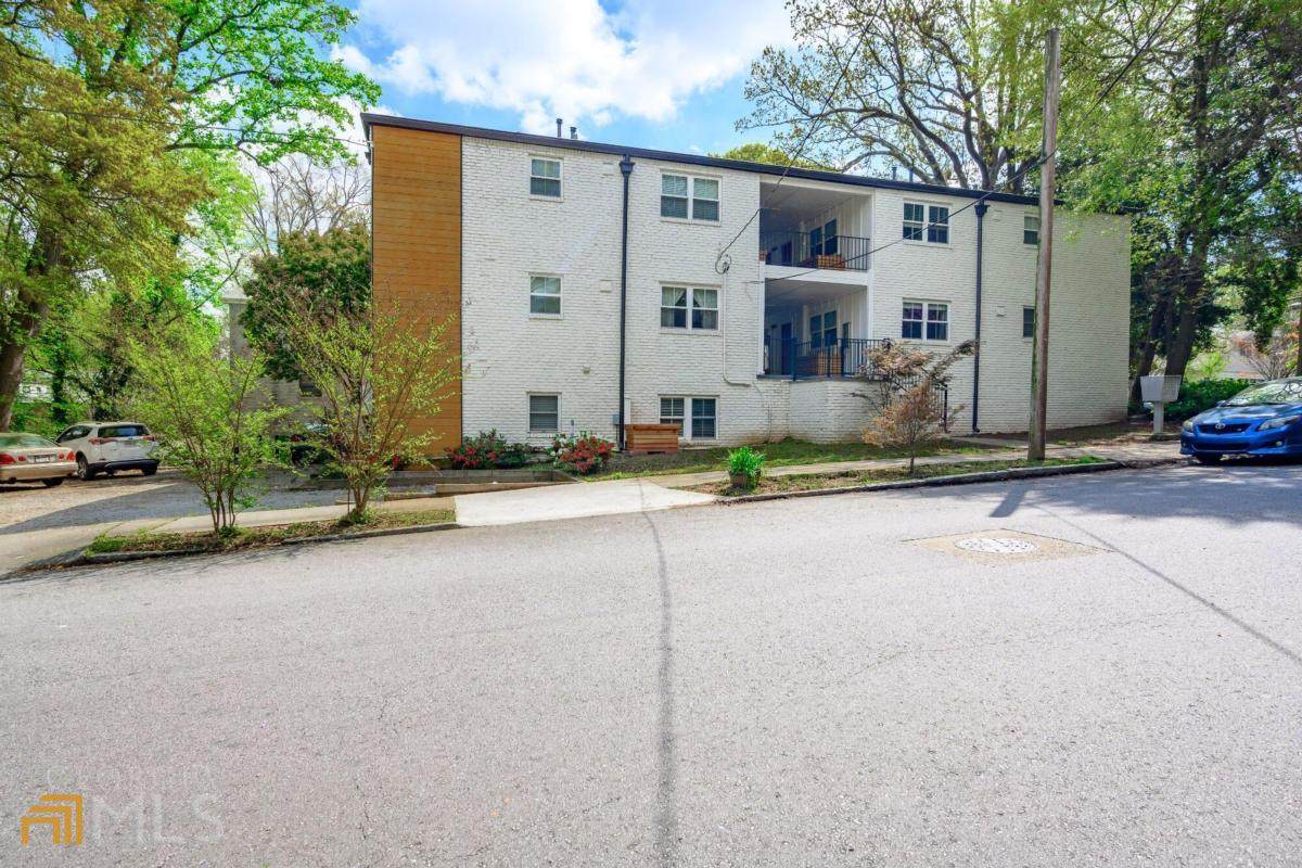 880 Saint Charles Avenue - Photo 1