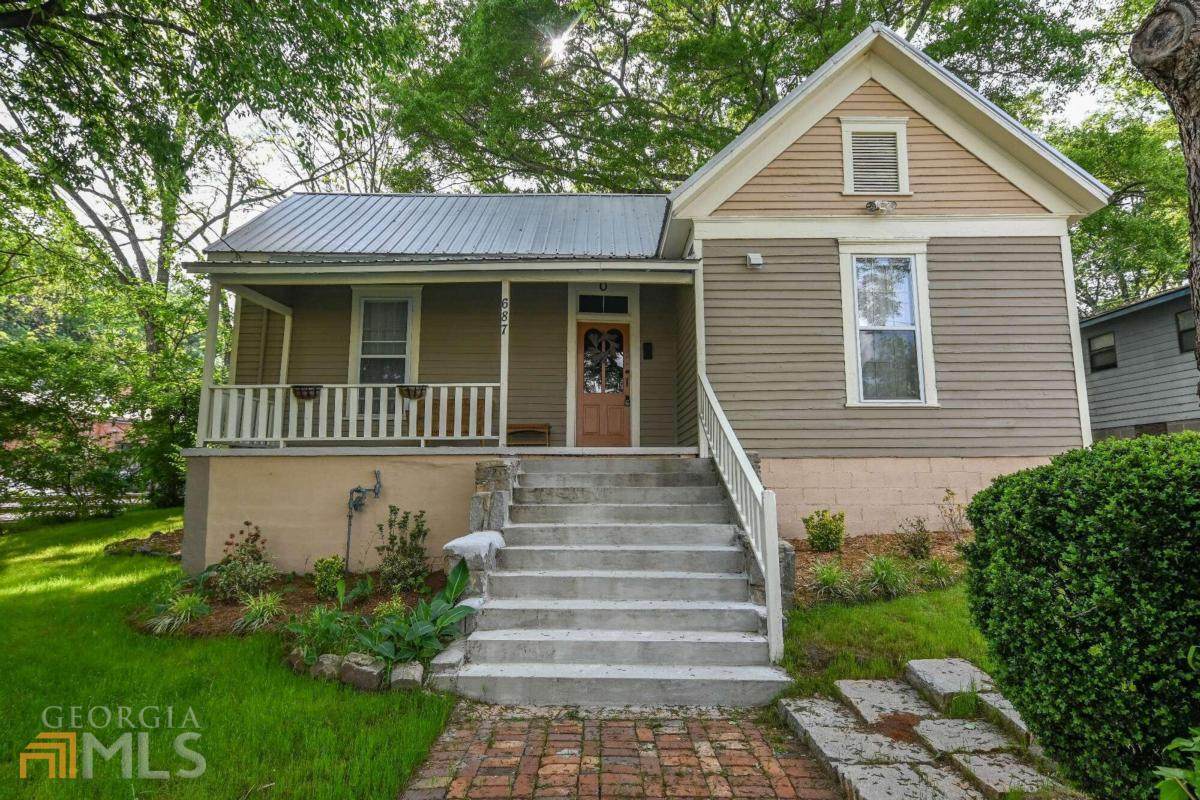 687 Pulaski Street - Photo 1