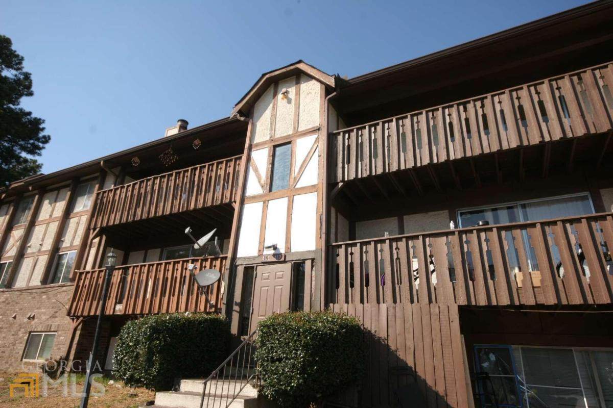 410 Camelot Drive - Photo 1
