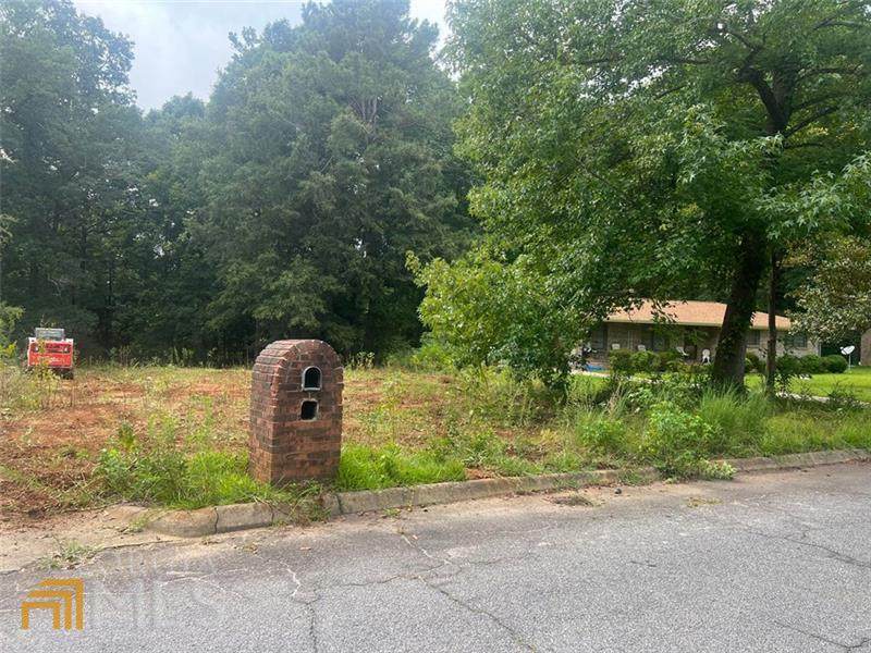 215 Pinetree Circle - Photo 1
