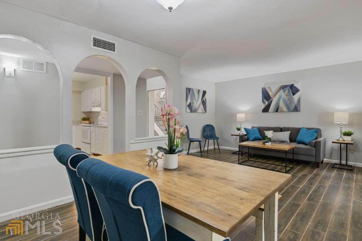 82 La Rue Place - Photo 1