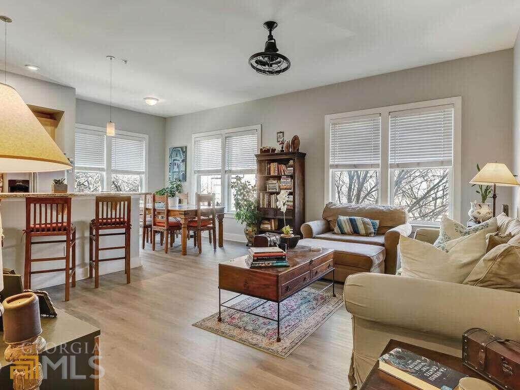 933 Garrett Street - Photo 1