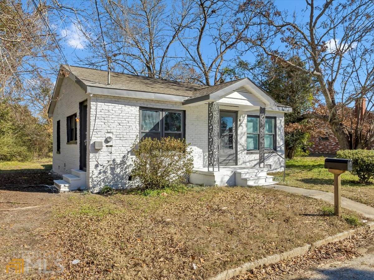 518 Graham Street - Photo 1