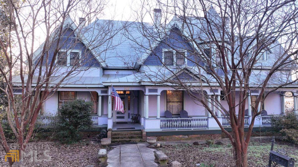 229 Woodlawn Drive - Photo 1